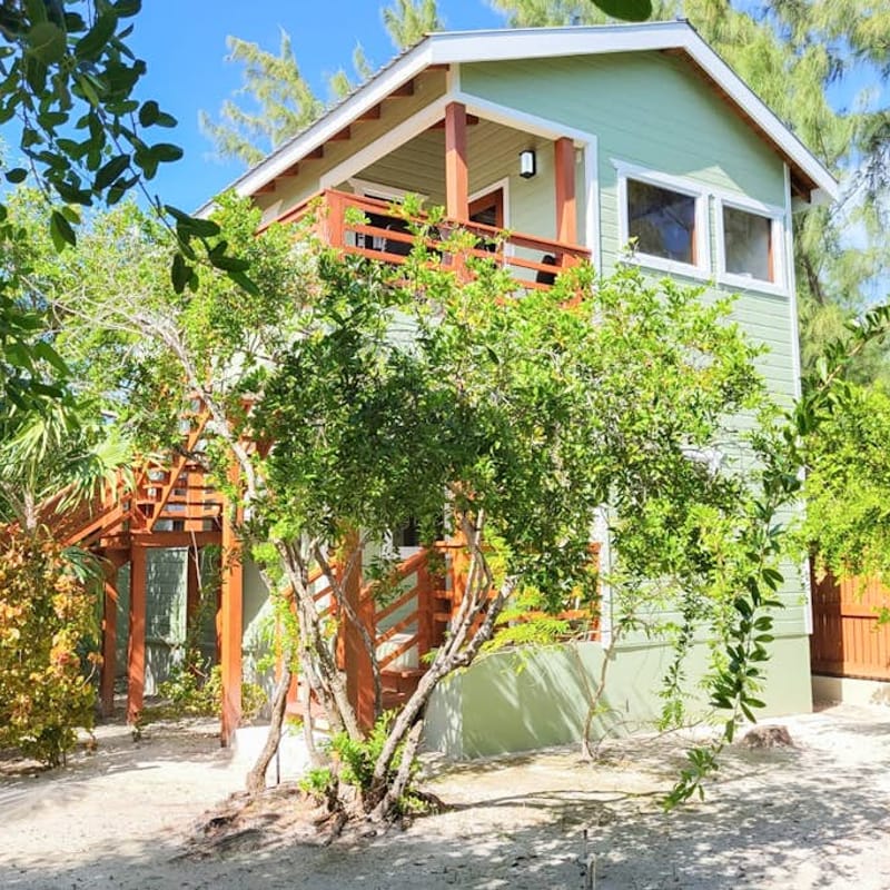 Beachfront abode with well-equipped kitchen - pool, beach, grill, & canoe access