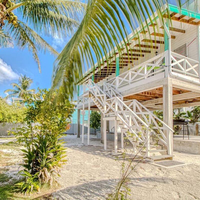 Island studio centrally located with balcony, hammock, & grill