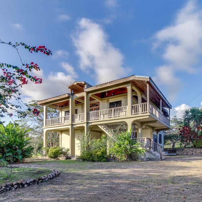 New Home w Balcony, WiFi, Partial AC & Great Neighborhood - Ideal for Day Trips